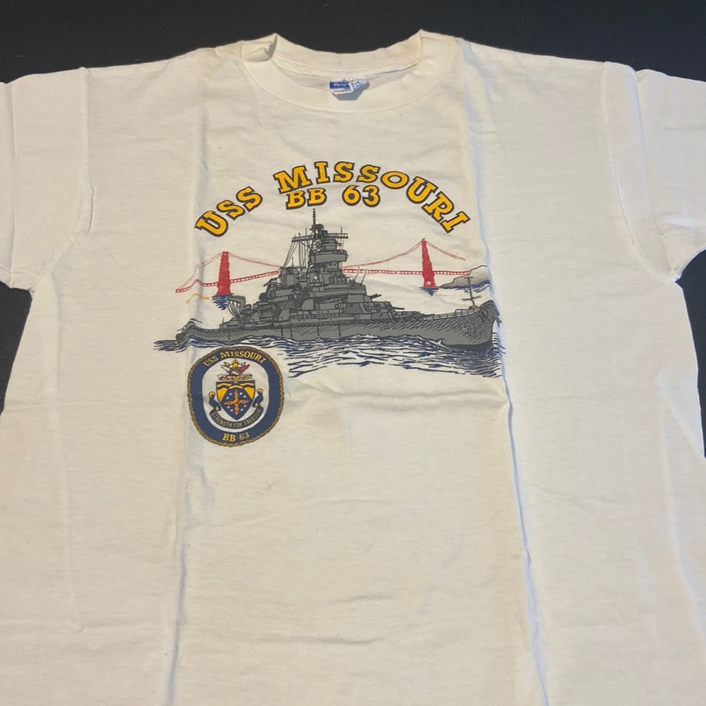 Vintage USS MISSOURI BB 63 t-shirt